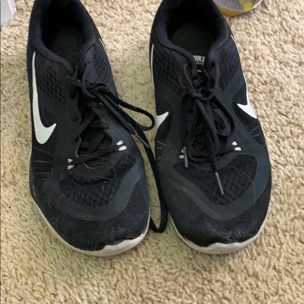BLACK NIKE FLEX TR6